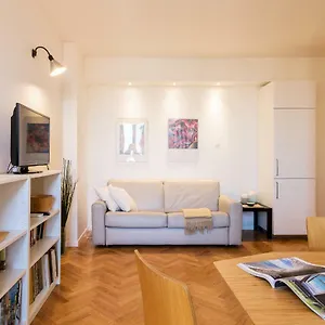  Appartamento Joivy Homey 1-bed With View Near Citylife